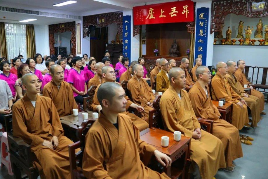 启迪设计申请一种玻璃幕墙外挂渐变尺寸铝板造型的连接结构专利，提高施工效率并保证幕墙系统的安全性